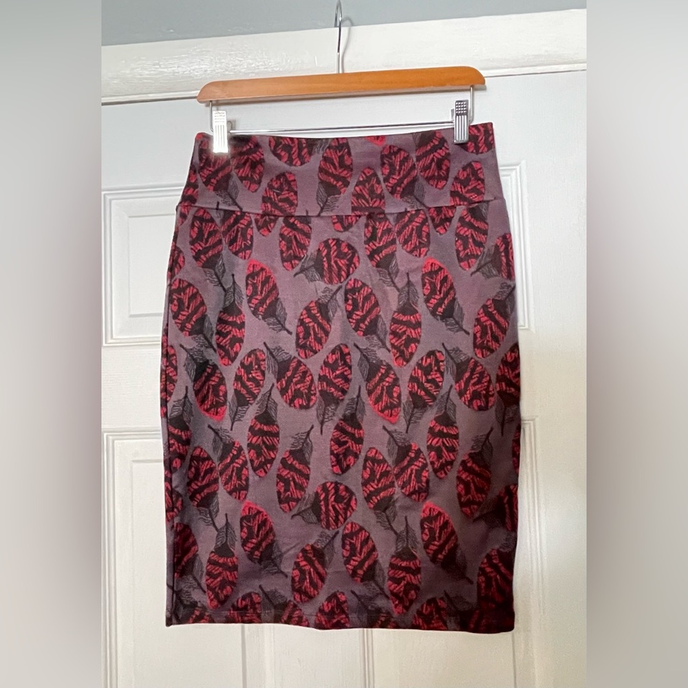 LuLaRoe Purple with Pink Feathers Cassie Pencil Skirt size Medium